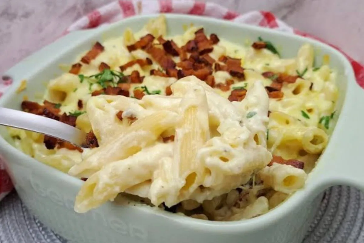 Com molho de batata: macarrão cremoso que fica de um jeito q