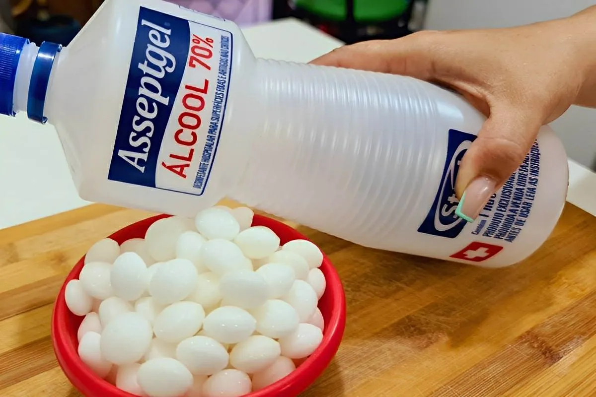 Como acabar com as baratas em casa usando um segredinho da v