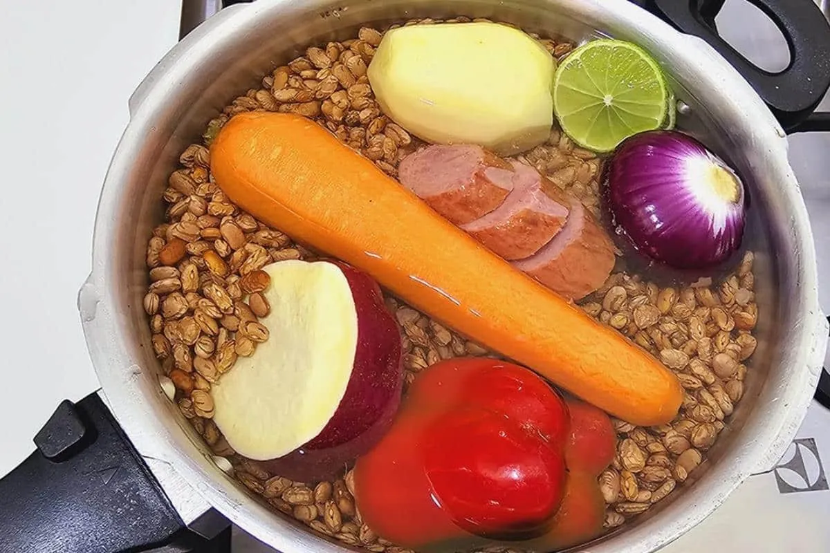 Como cozinhar feijão saboroso e com caldo grosso melhor que