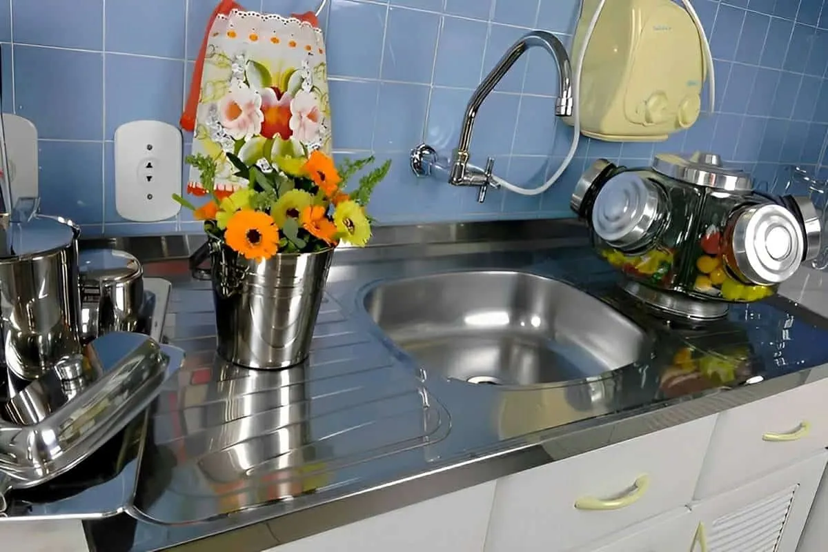 Como dar brilho em pias de inox e também em utensílios sua p