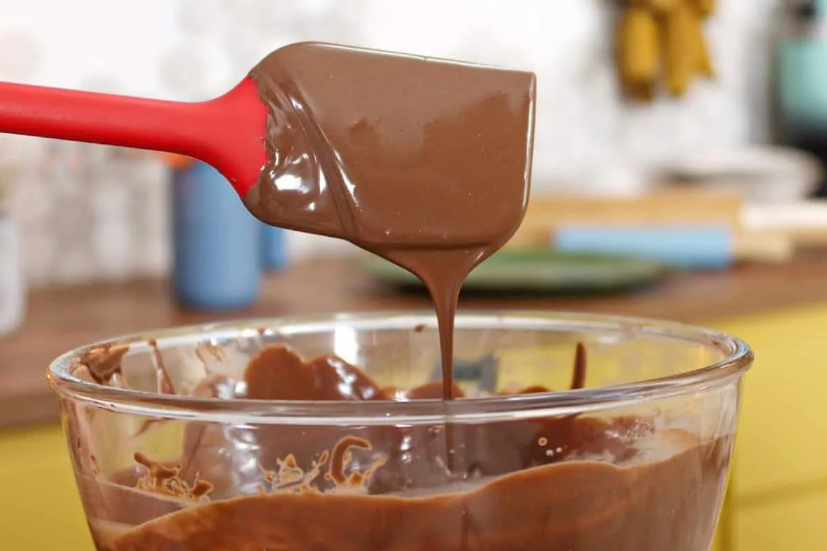 Como derreter chocolate fracionado do jeito certo e sem quei