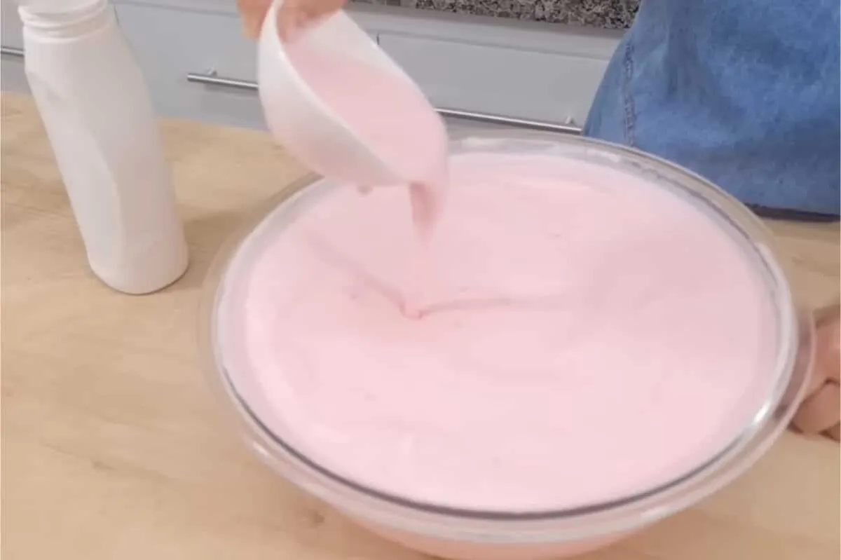 Como fazer amaciante caseiro concentrado e perfumado usando