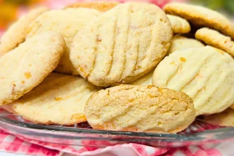 Como fazer bolachinha de queijo tão gostosa que desmancha na