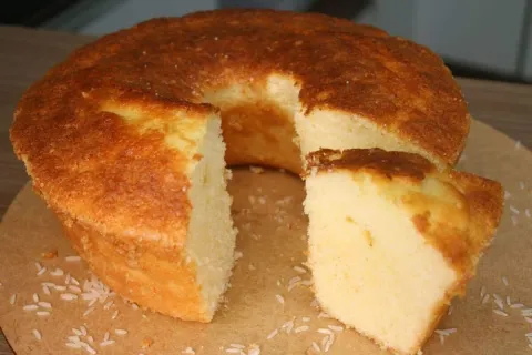 Como fazer bolo de arroz cru sem glúten para o café da manhã