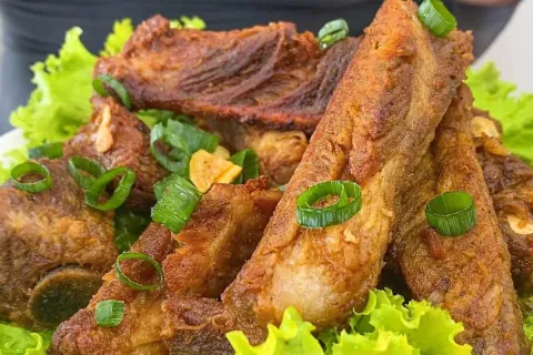 Como fazer costelinha de porco frita: sequinha e saborosa co