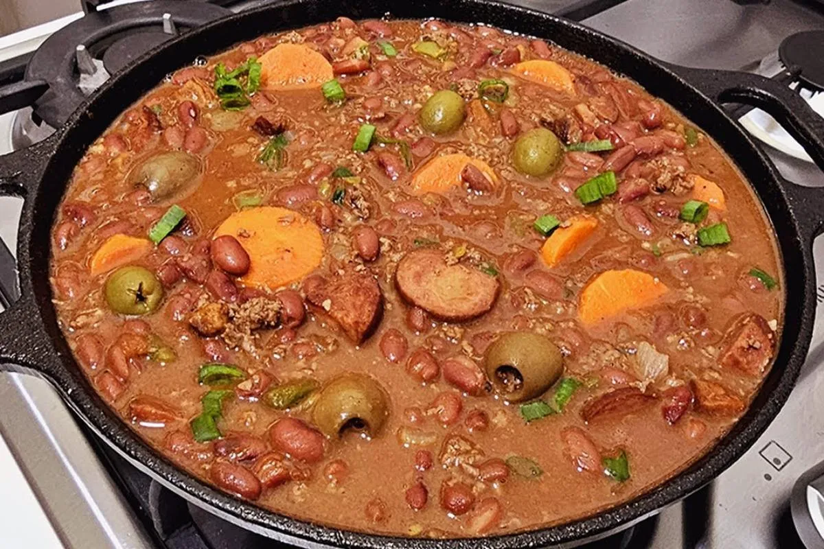 Como fazer feijão mexicano que fica saboroso e com caldo gro