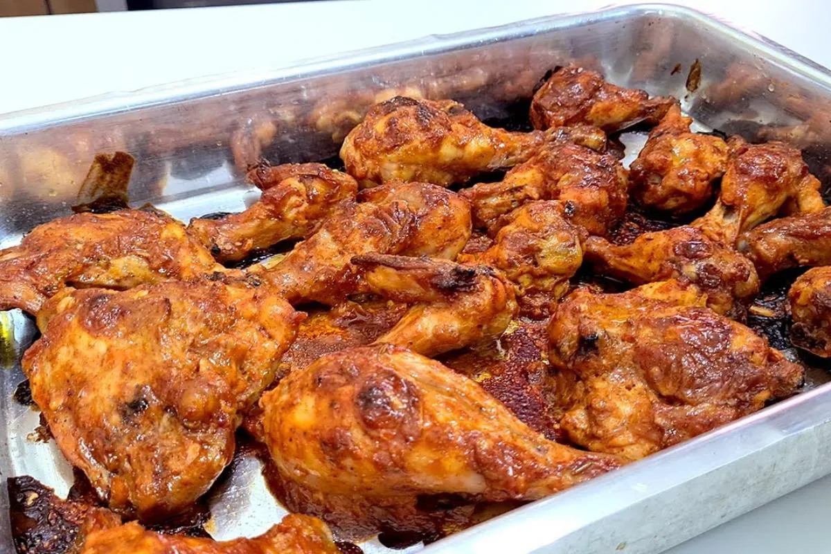 Como fazer frango ao forno que não seca e fica suculento e m