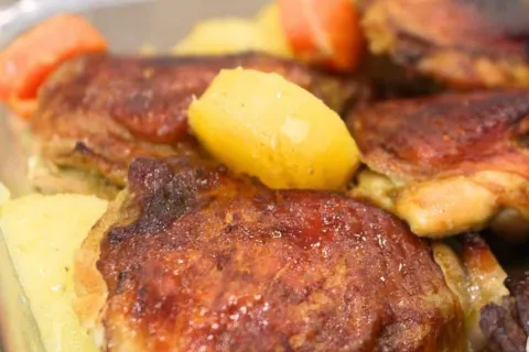 Como fazer frango assado com batata suculento e super saboro