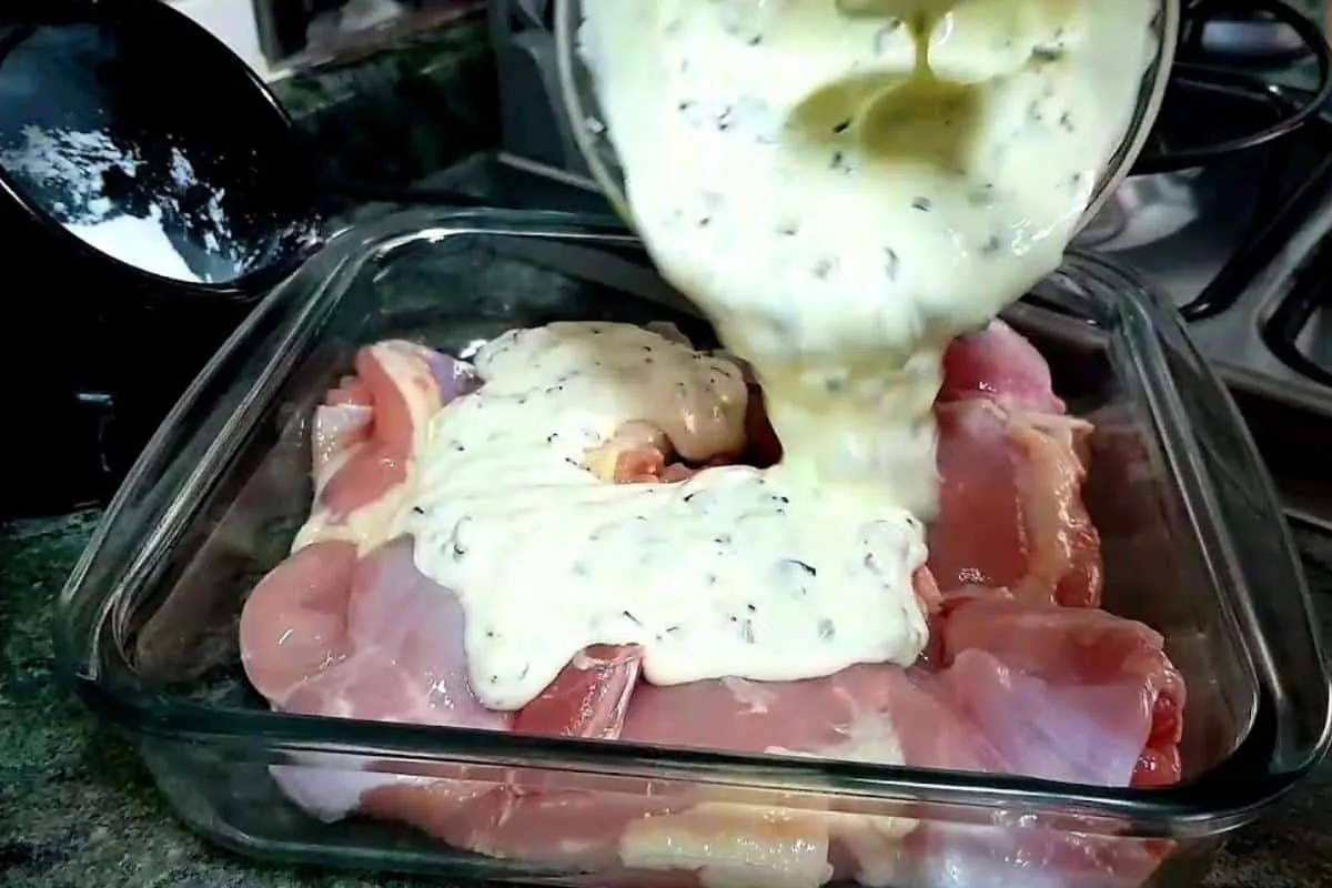 Como fazer frango com creme de cebola delicioso para o almoç