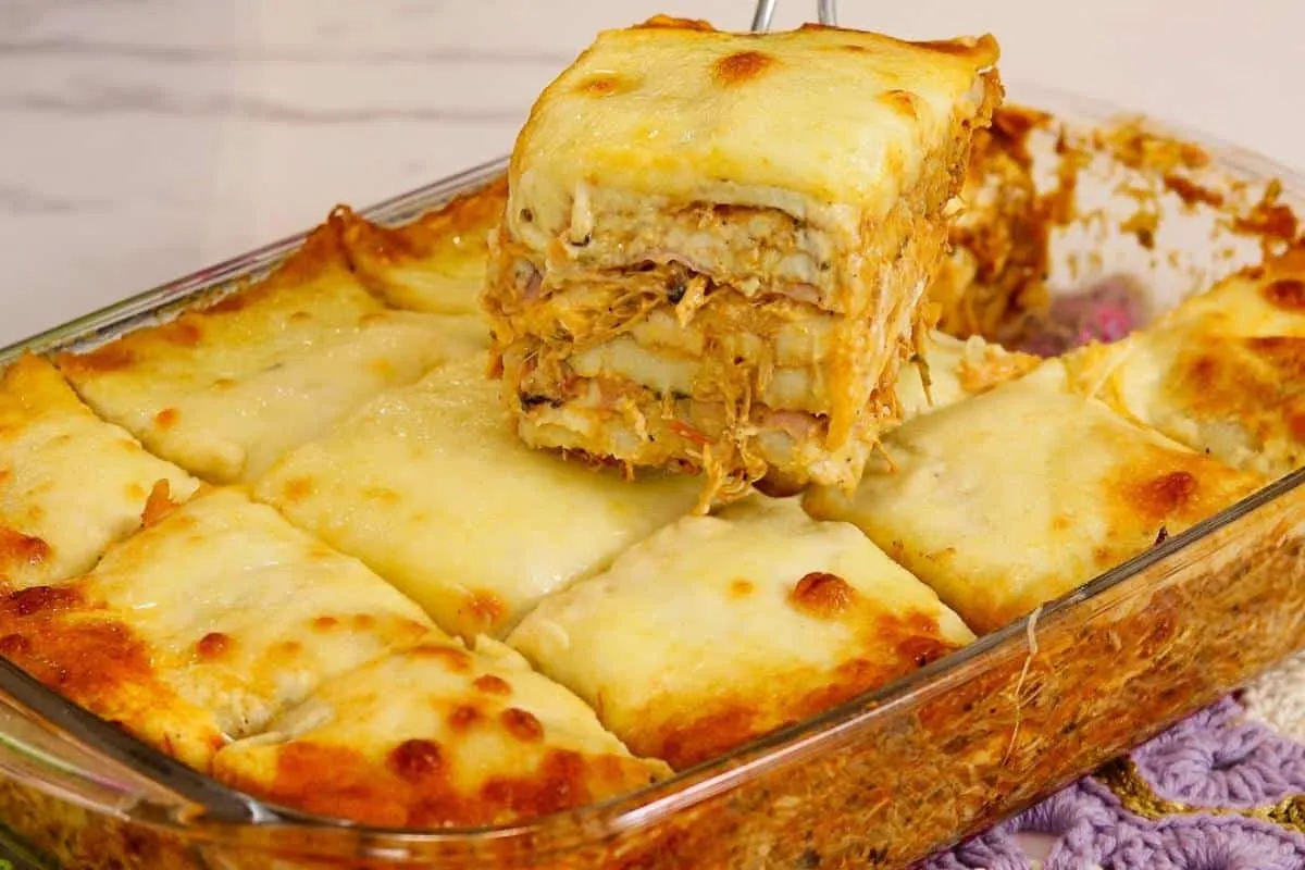 Como fazer lasanha de frango cremosa que fica molhadinha e s