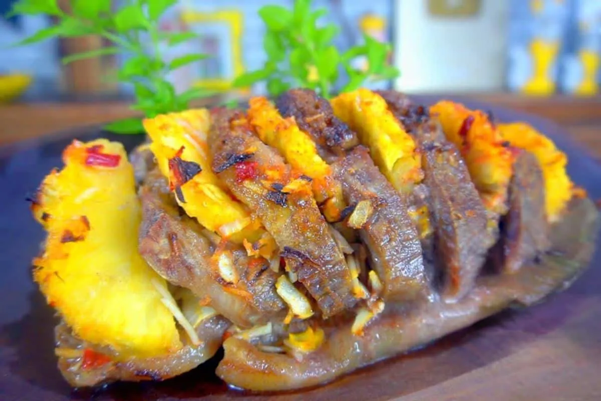 Como fazer lombo recheado com abacaxi para servir no almoço