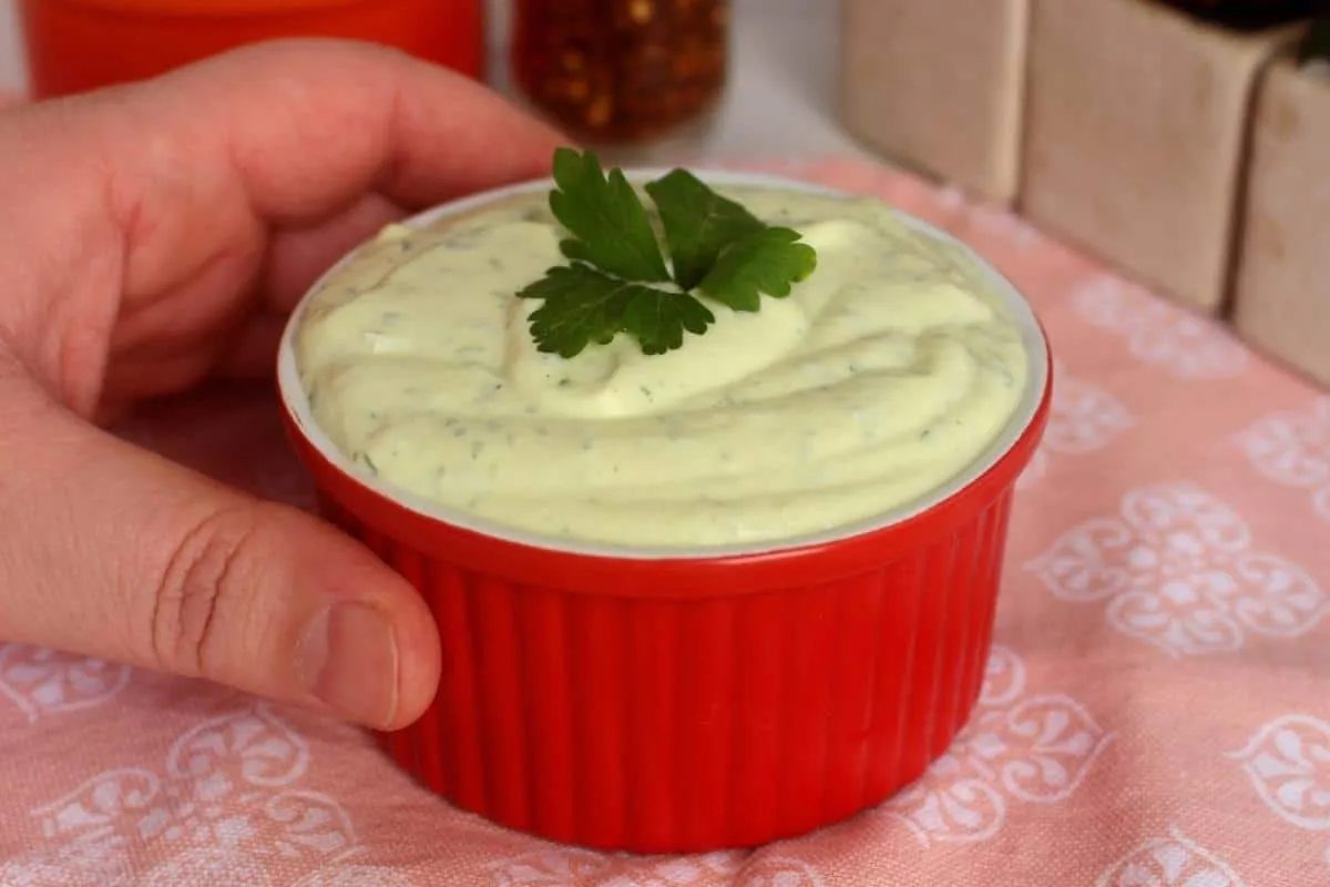 Como fazer maionese verde sem óleo: assim fica muito mais le