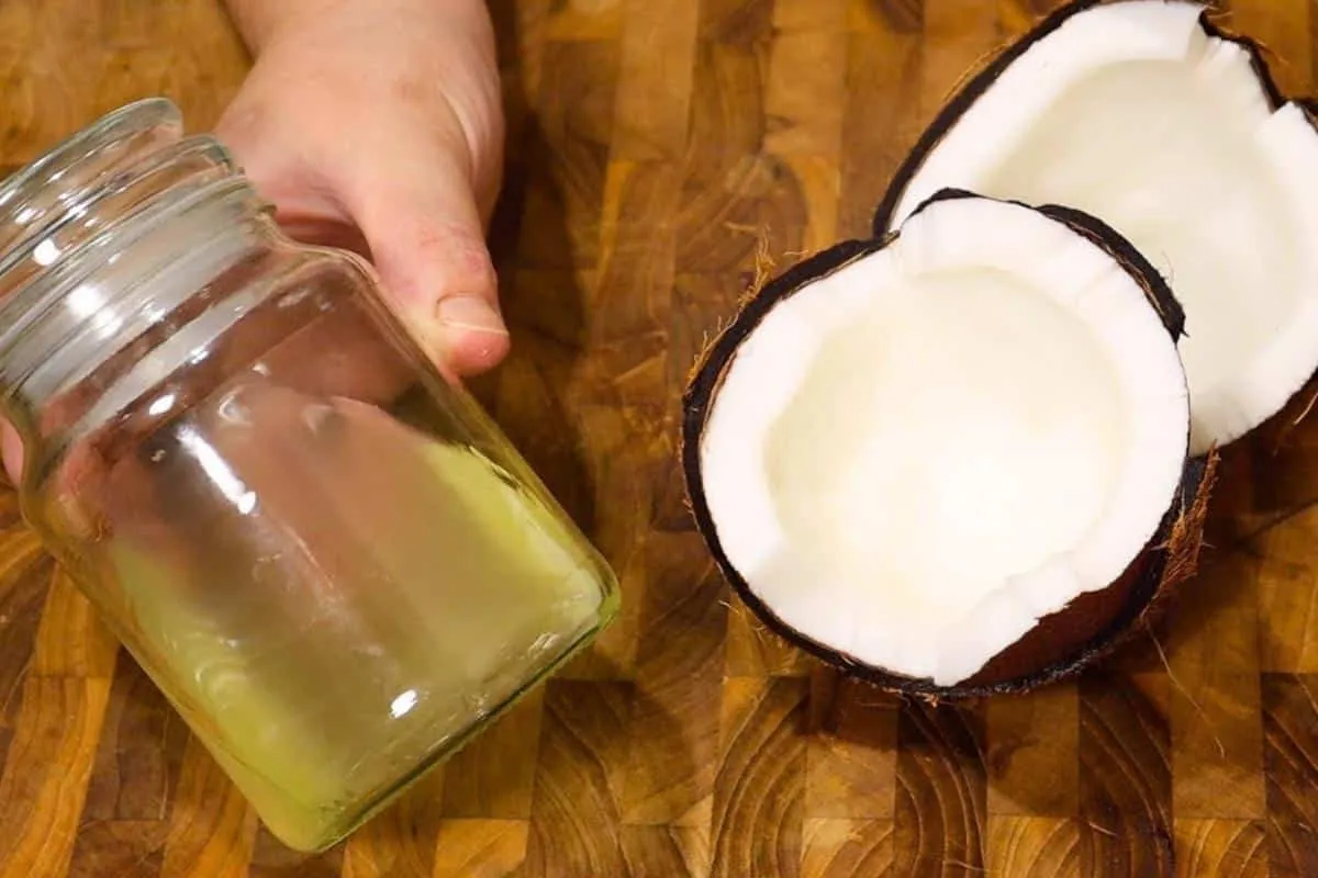 Como fazer óleo de coco caseiro: tão fácil que nunca mais vo