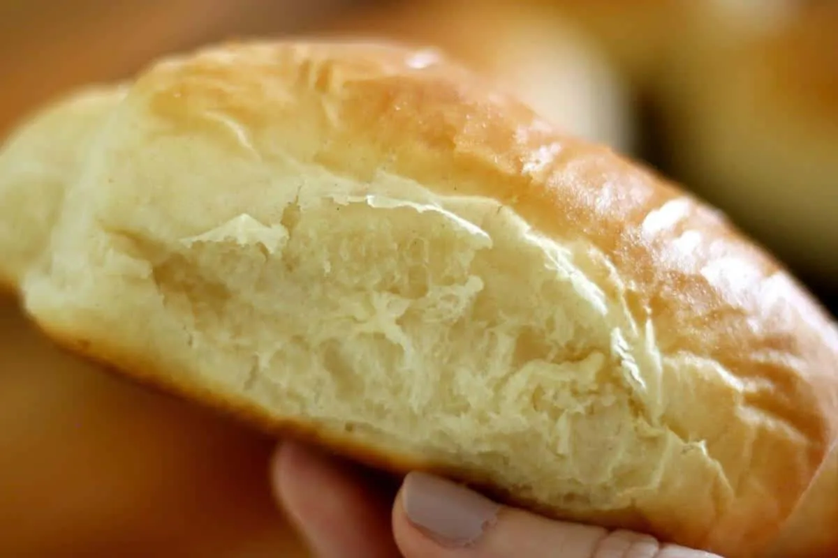 Como fazer pão sem ovo para saborear com manteiga no café da