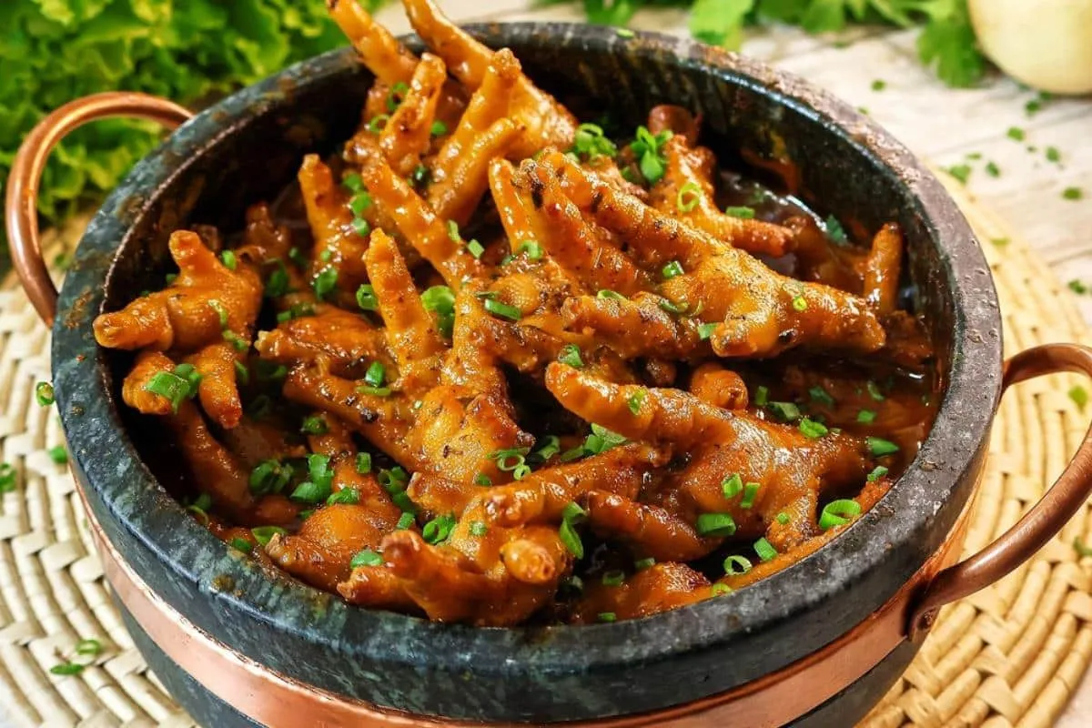 Como fazer pé de frango à moda mineira que fica saboroso e s
