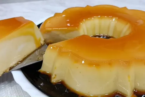 Como fazer pudim sem ovo e que não precisa de ir ao forno, a