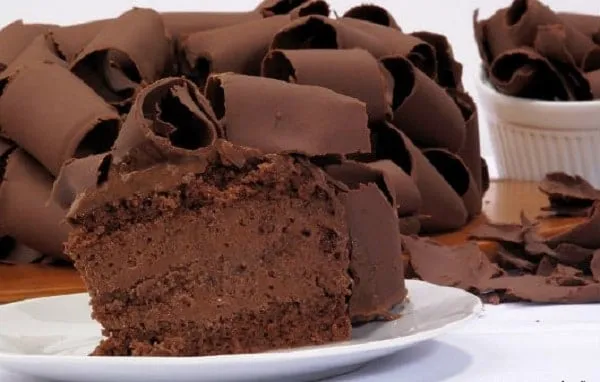 Como Fazer Raspas de Chocolate Para Decorar Bolos e Tortas