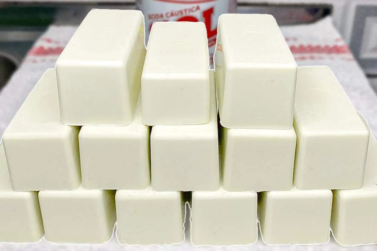 Como fazer sabão com pinho sol: fica super cheiroso e espuma