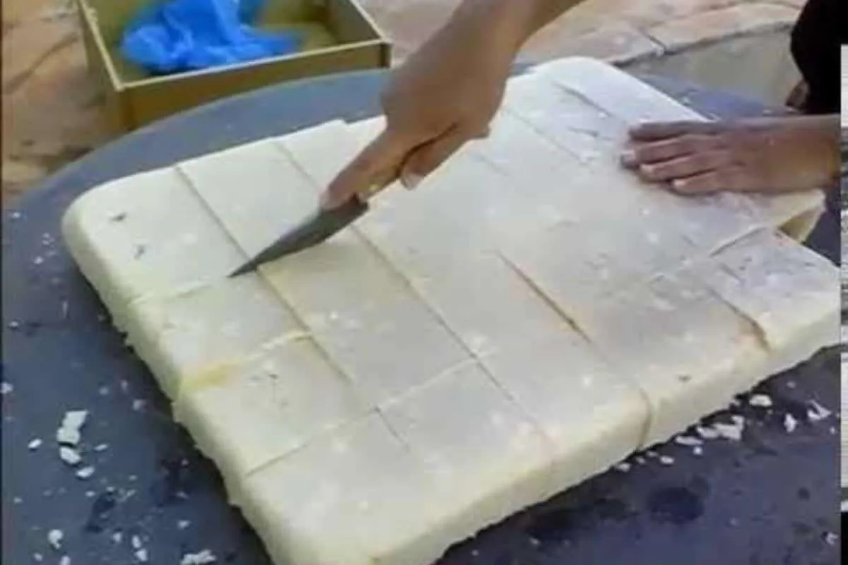 Como fazer sabão em barra caseiro que rende muito usando 4 i