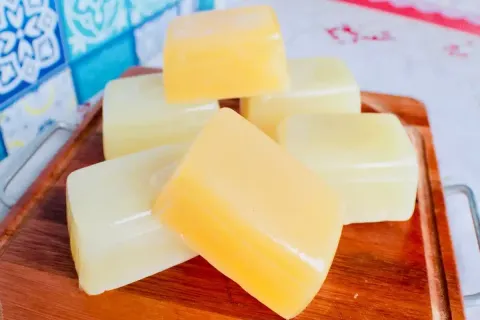 Como fazer sabão glicerinado caseiro que rende e espuma igua