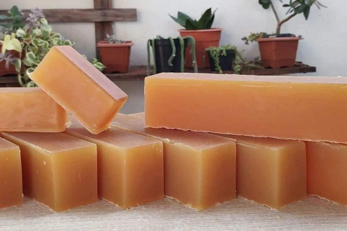 Como fazer sabão glicerinado que rende muito e não desmancha