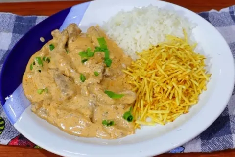 Como fazer strogonoff de carne cremoso e cheio de sabor igua