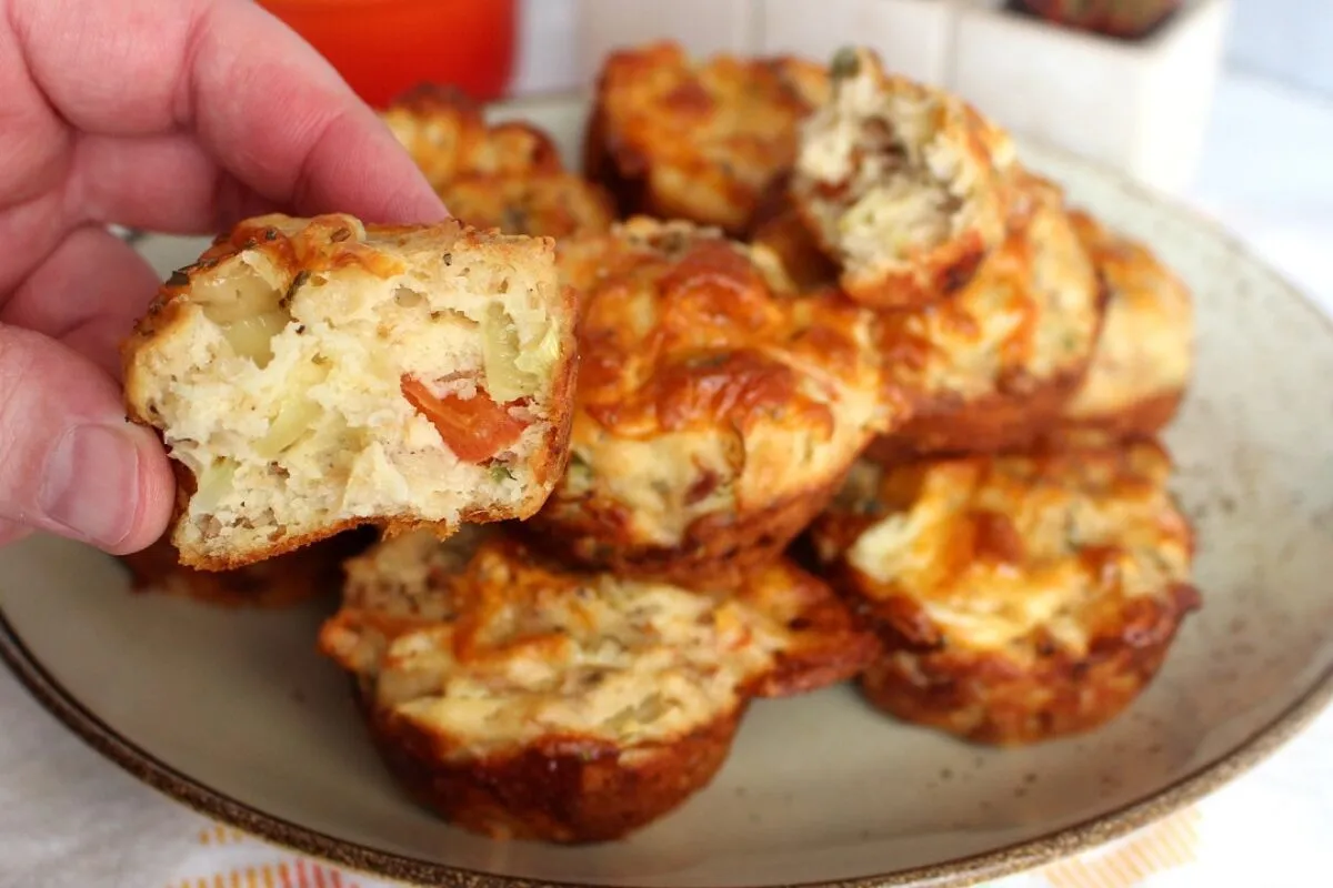 Como fazer tortinha de atum leve com uma massa bem molhadinh