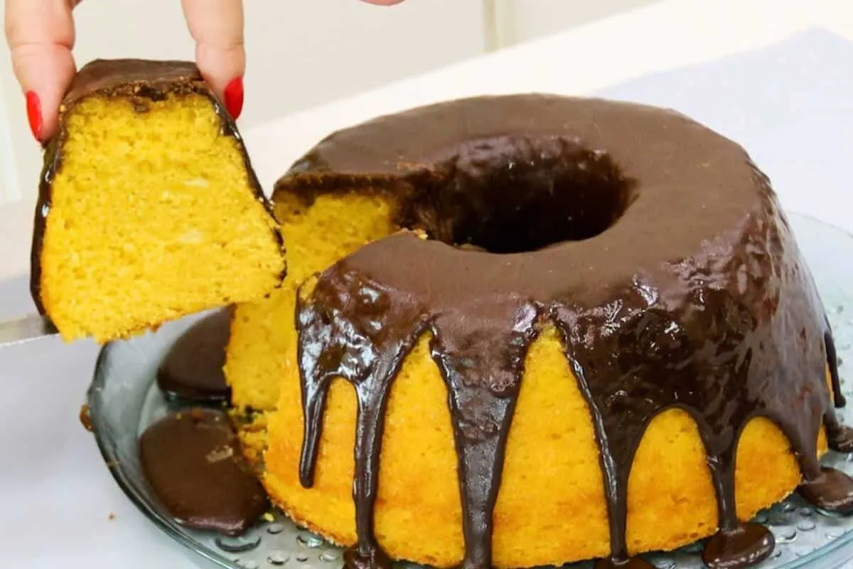 Como fazer um bolo com casquinha de chocolate fofinho que nã