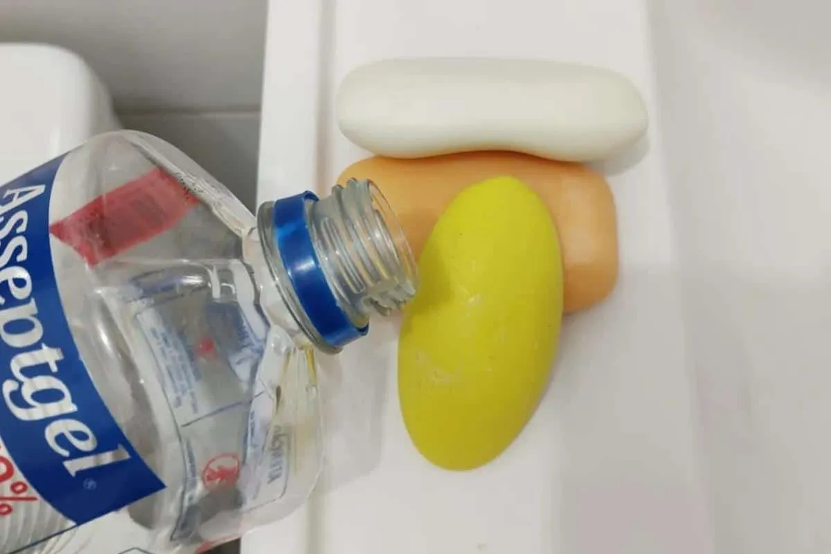 Como fazer uma misturinha que deixa o banheiro cheiroso 24 h