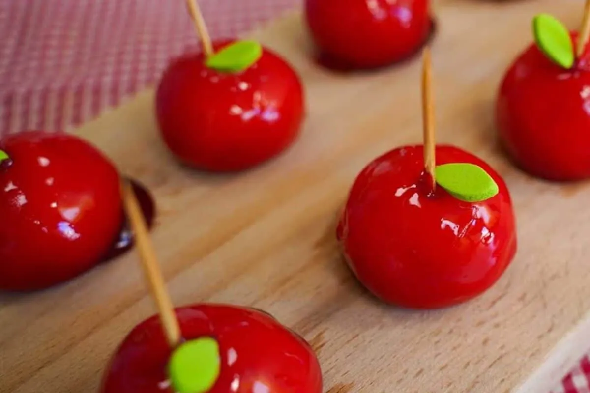 Como inovar na festa na junina fazendo esse brigadeiro maçã