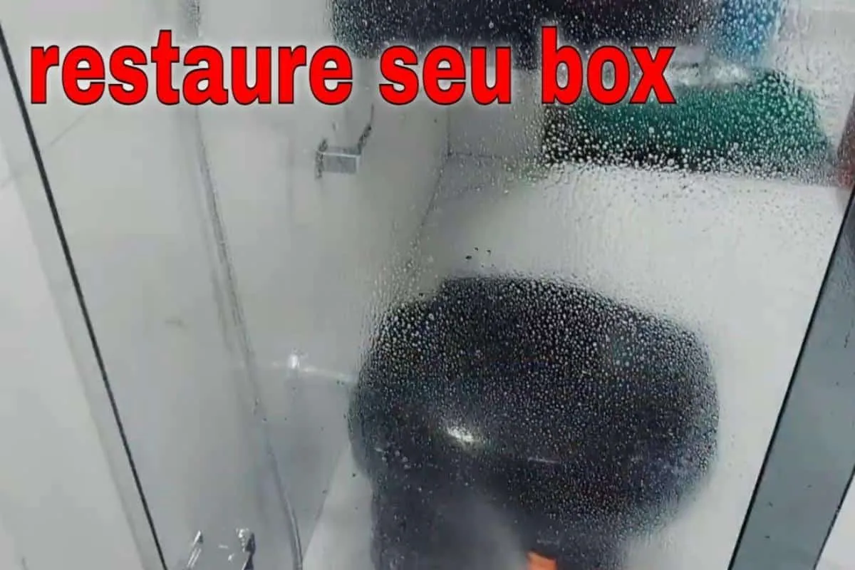 Como lavar box manchado de sabão e shampoo: misturinha que d