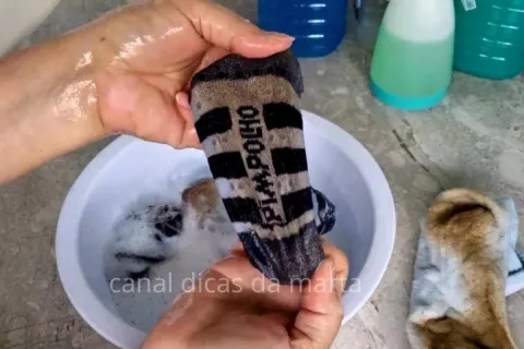Como lavar meia encardida: você vai se surpreender com o res