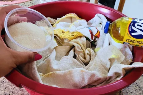 Como lavar pano de prato encardido: nunca mais você terá pan