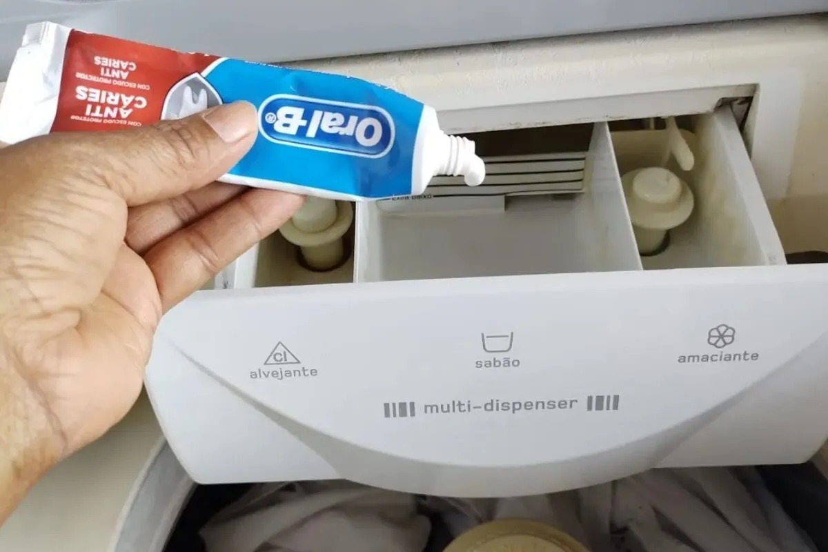 Como lavar roupas brancas do jeito certo para tirar encardid