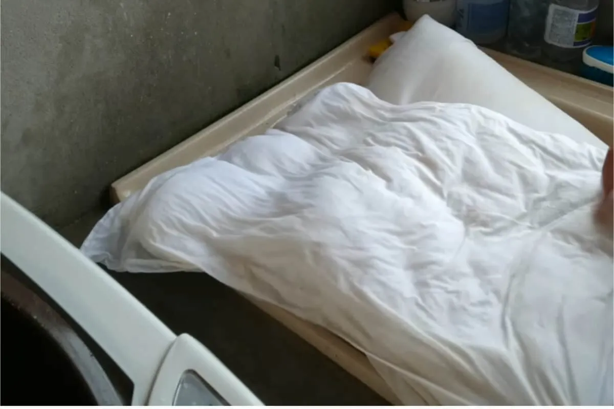 Como lavar travesseiro manchado e encardido sem precisar de