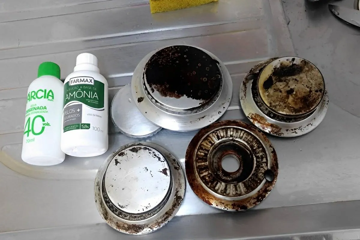 Como limpar as bocas do fogão ou chapinhas com essa misturin