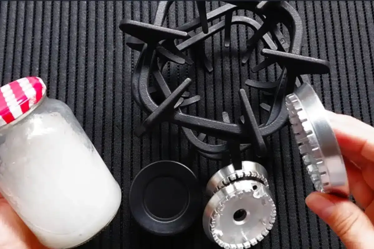 Como limpar bocas do fogão: misturinha caseira que derrete t