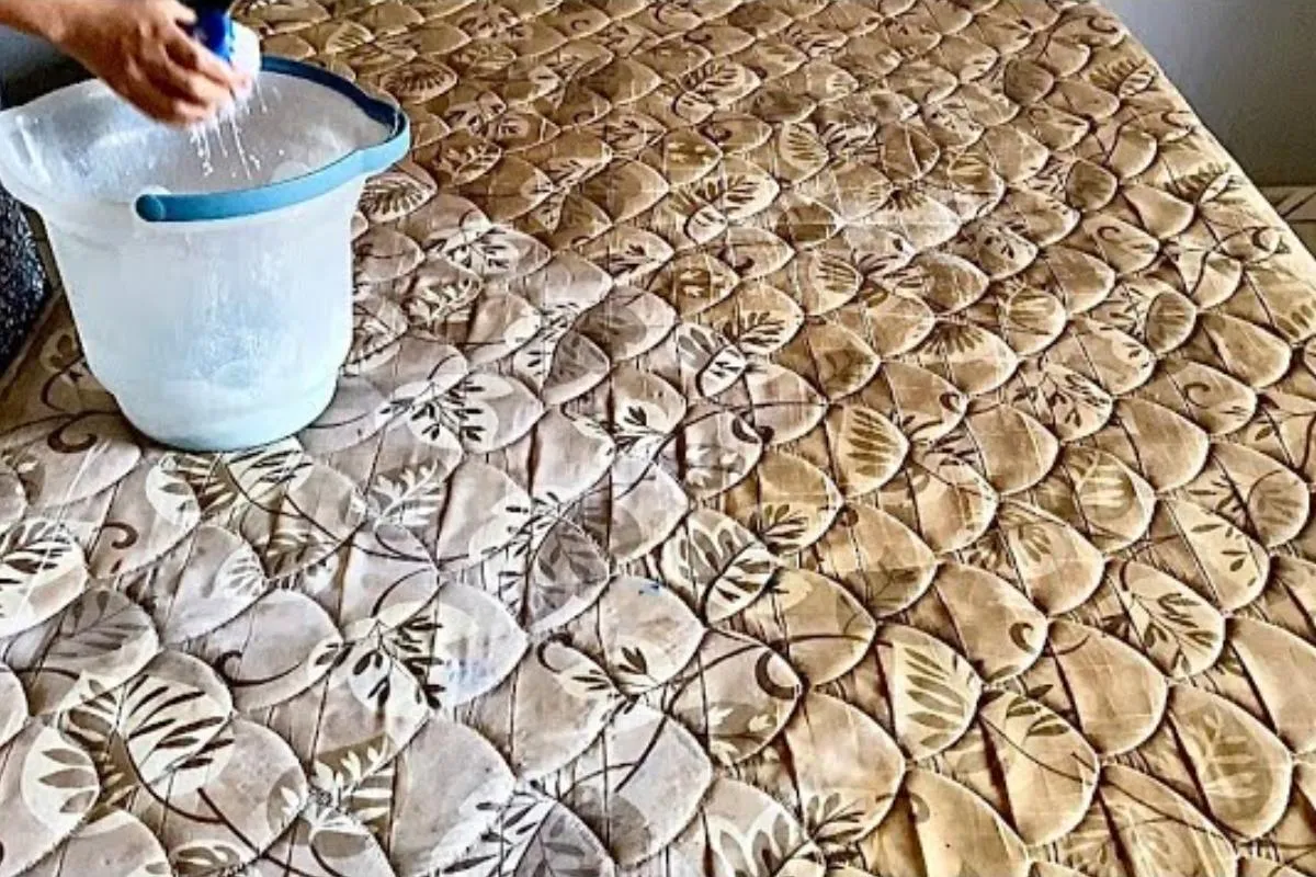 Como limpar colchão encardido e tirar todas as manchas sem l