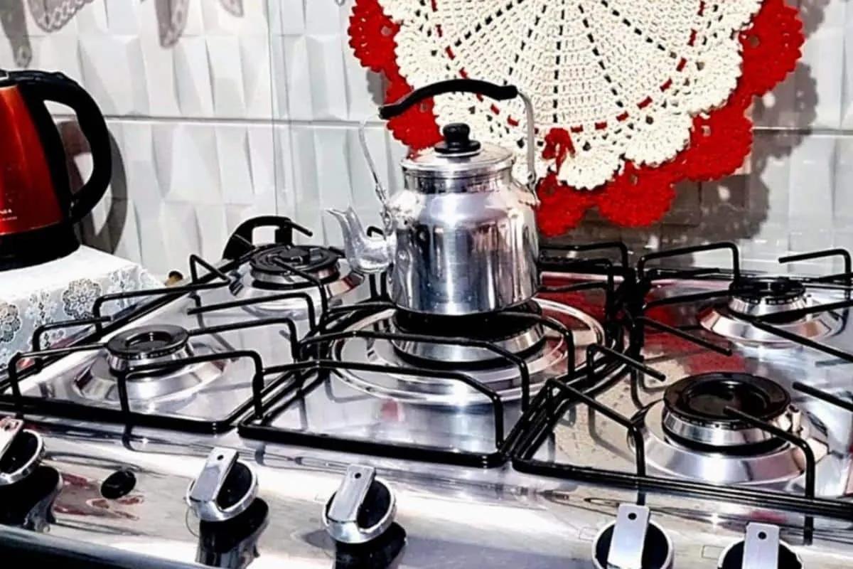 Como limpar fogão e deixar sua cozinha brilhando para o almo