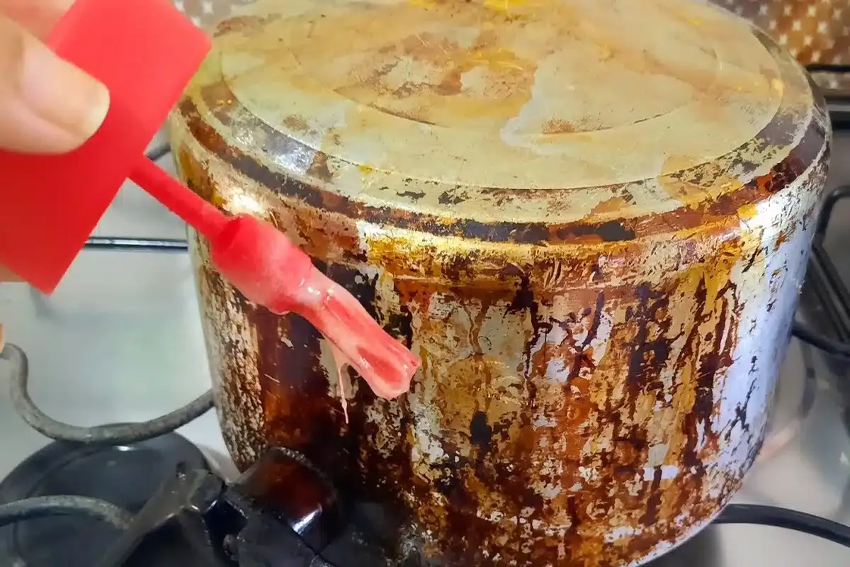 Como limpar panela queimada e engordurada sem ficar o dia es