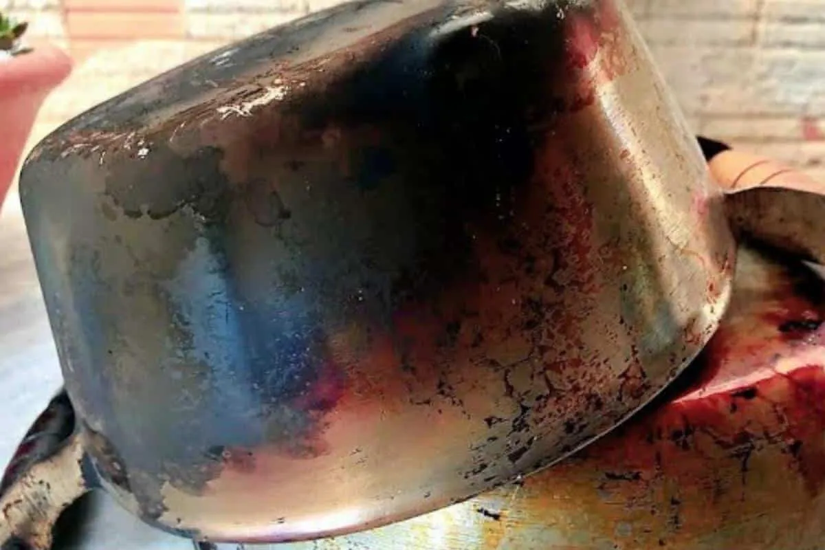 Como limpar panela queimada que você achava que não ia limpa