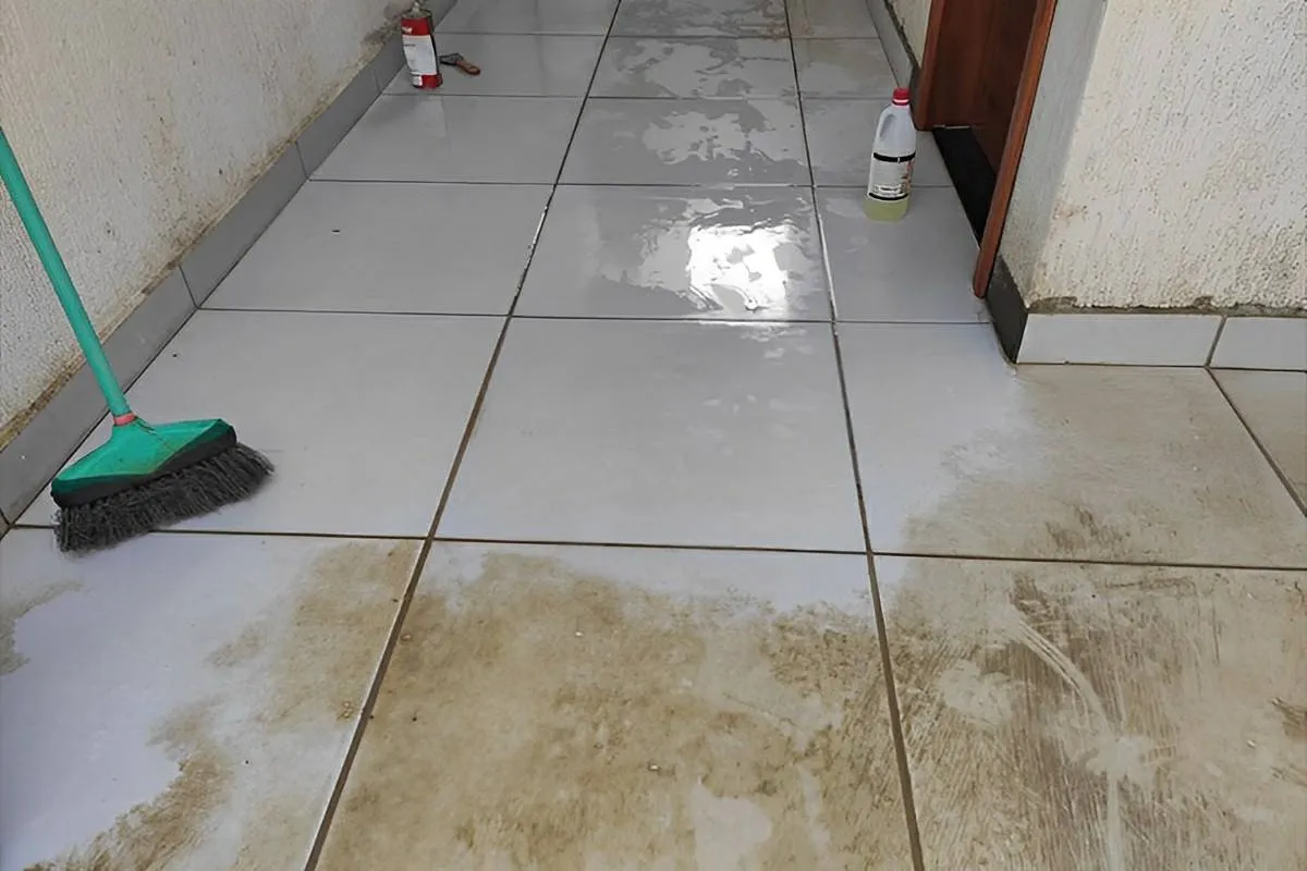 Como limpar piso encardido do quintal com essa misturinha má
