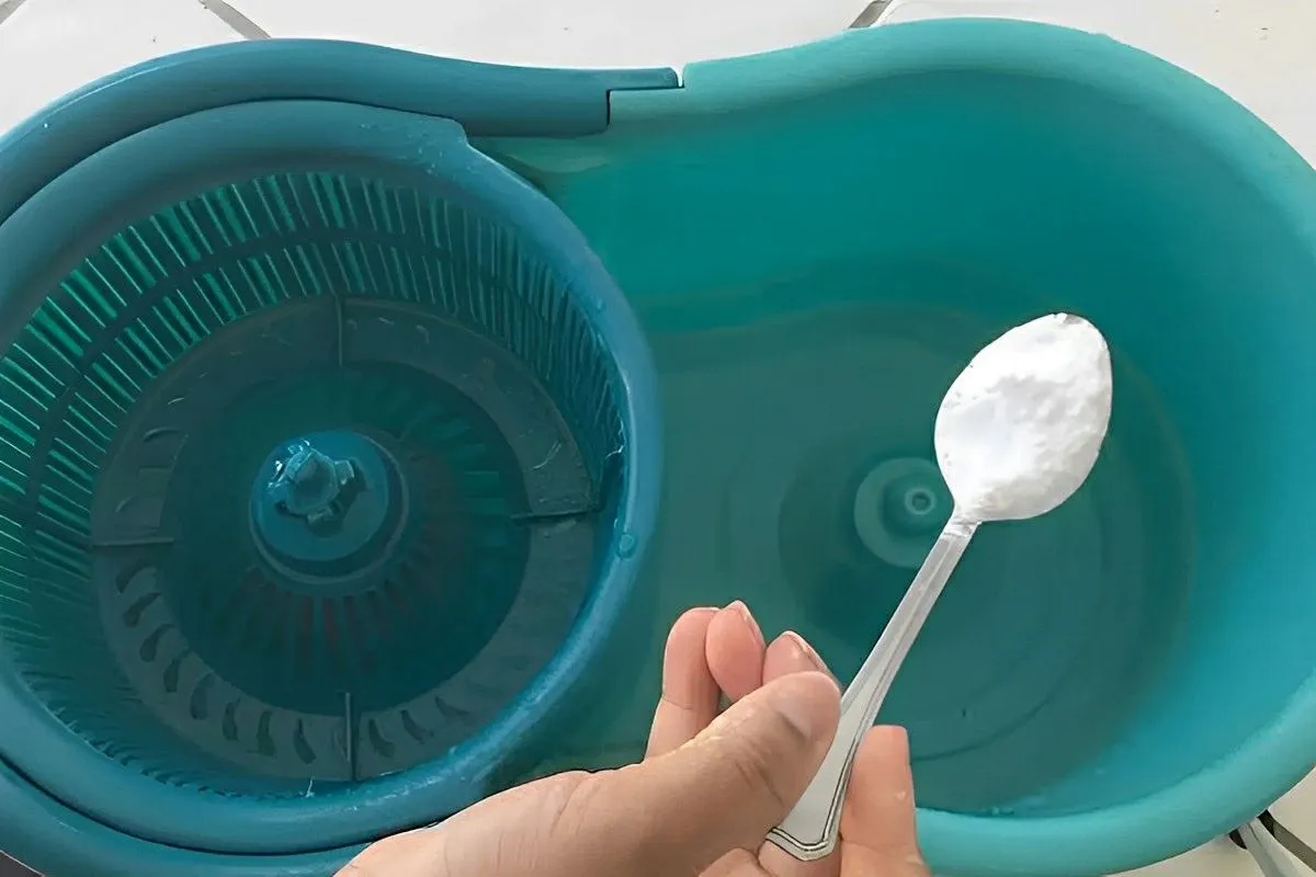 Como limpar piso velho usando apenas 4 ingredientes que você