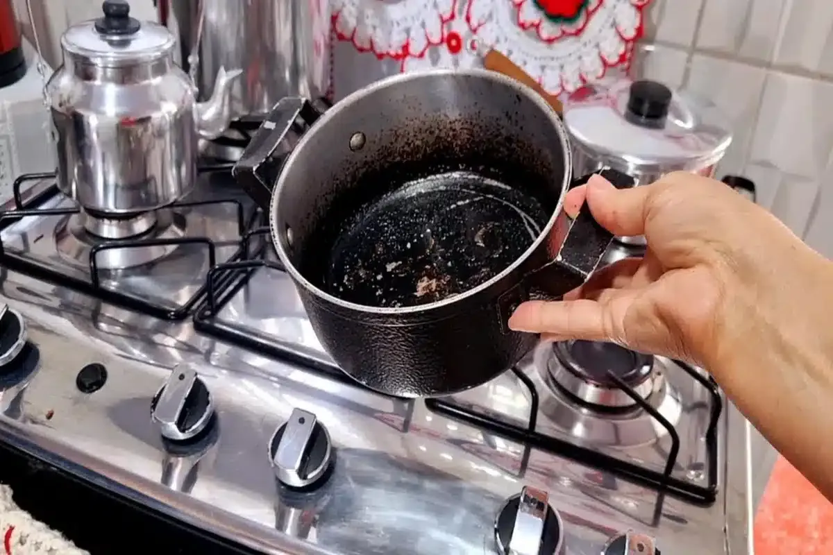 Como limpar queimado de panela: essa dica é sensacional e vo