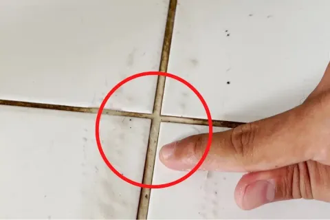 Como limpar rejunte encardido rapidinho com uma misturinha f