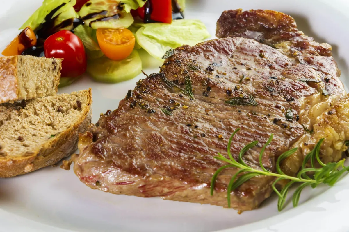 Como temperar bifes: 3 temperos fáceis e deliciosos
