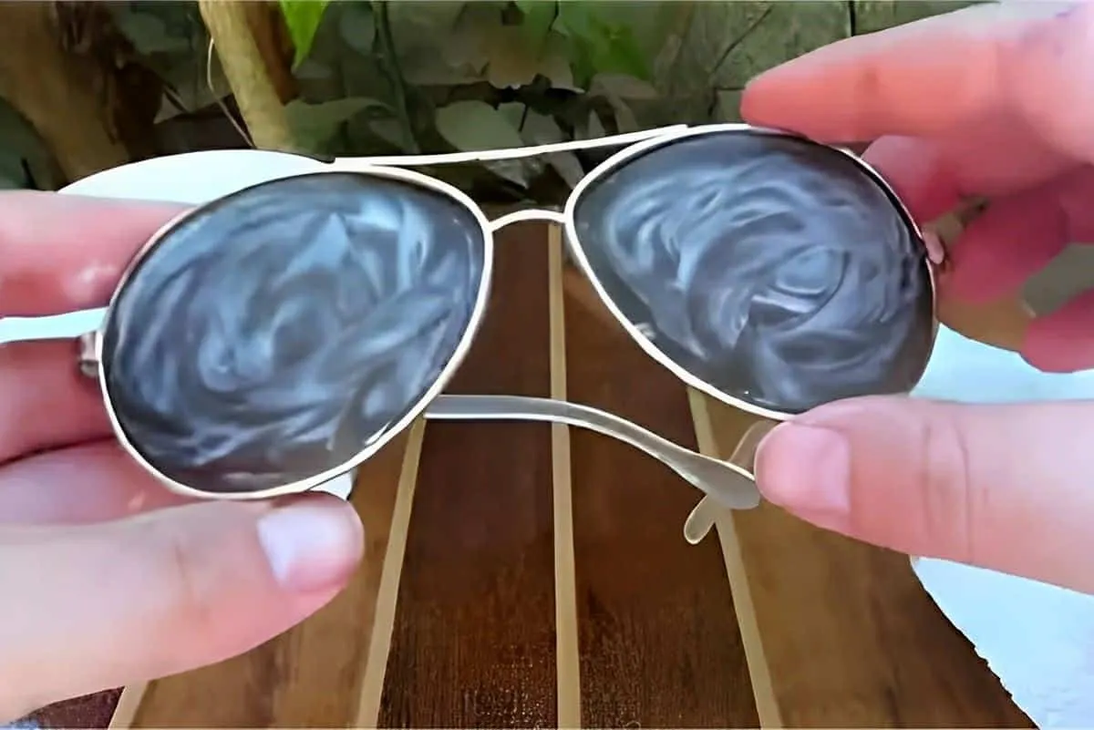 Como tirar arranhões de óculos usando 2 ingredientes que voc