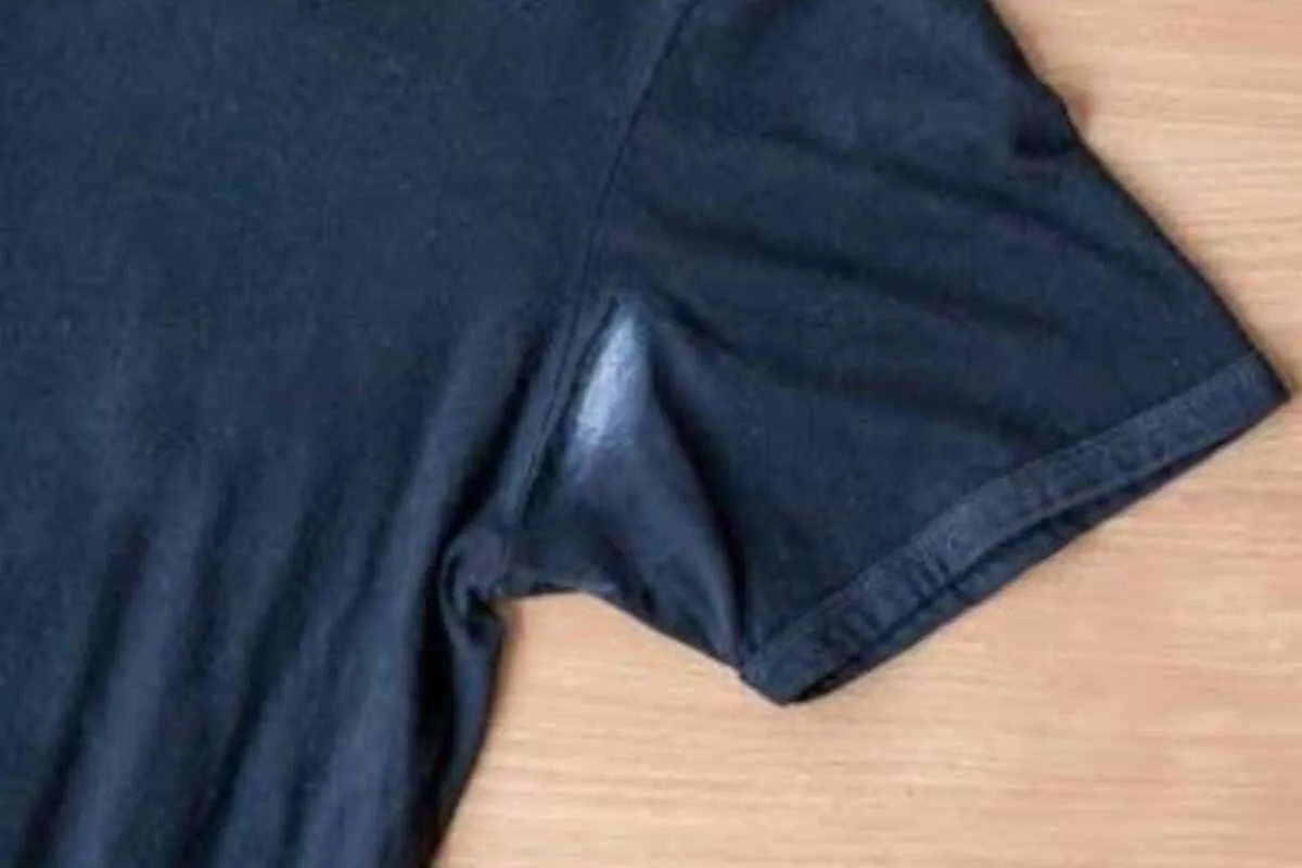 Como tirar mancha de desodorante da roupa preta sem precisar