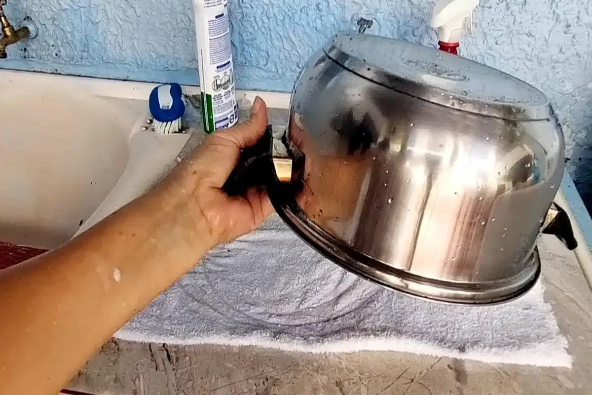 Como tirar mancha de panela de alumínio: dica incrível para