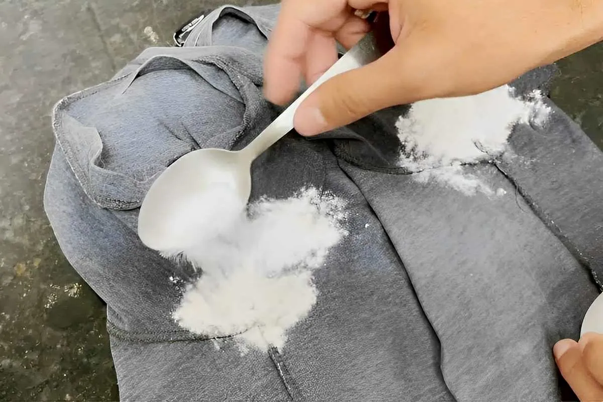 Como tirar mau cheiro nas axilas das roupas usando apenas 2